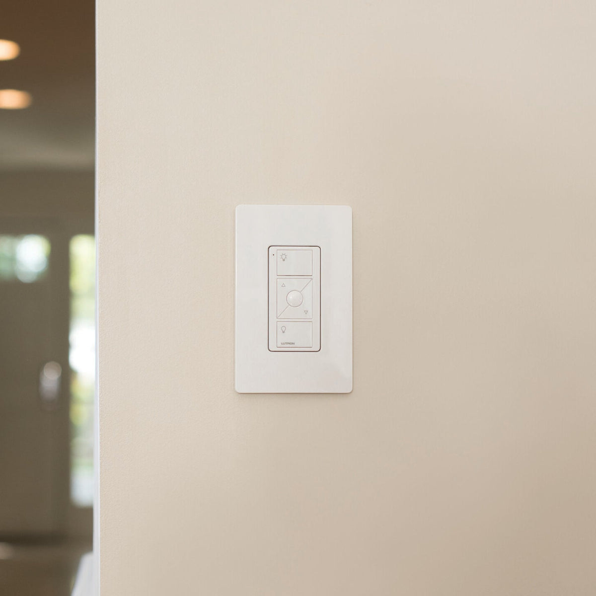 LUTRON-PJ2-3BRL-GWH-L01Lutron PJ2-3BRL-GWH-L01 3-Button Pico Smart Remote with Raise/Lower, White