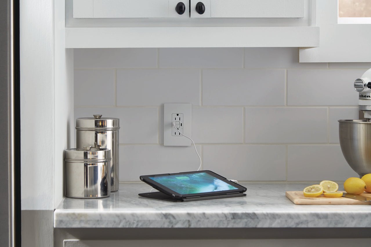 LEG-1597TRUSBACWLegrand 1597TRUSBAC radiant® 15A Tamper-Resistant Self Test GFCI USB Type A/C Outlet White